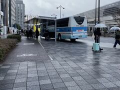 大阪空港リムジンバスに乗車。

京都駅八条口　09：23
　　　　　　　09：25
