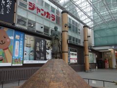 近鉄奈良駅前。
行基菩薩像。