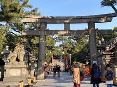 住吉大社は全国約2300の住吉神社の総本社です。実はもっと広いのかと思っていましたが、そうではありませんでした。

でも、本宮が4つもありました。写真の奥に見えるのは、反橋という太鼓橋です。
ここを渡るだけでご利益があるそうです。