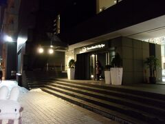 今宵の宿に到着(^_-)-☆。
テンザホテル＆スカイスパ札幌セントラル。
いや、ちょっと道が分かりづらかったぞ(◎_◎;)。