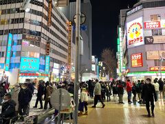 すすきのは今日もすごい人。昨日よりはるかに多いな(・o・)