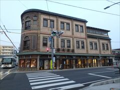 旧観慶丸商店は、昭和5年(1930) に建てられた石巻初の百貨店とのこと。
https://kankeimaru.jp/

現在は石巻市指定文化財。大変に歴史的価値のある建物です。
いやーー、美しいですね。
この周りだけ時間が止まっているかのよう。(^_^)