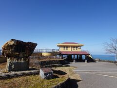 唐津湾が見下ろせるテラスが見えてきました。