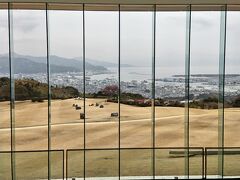 そしてランチに日本平ホテルにやってきました。お天気がよくなくて富士山が見えないの～。