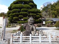 石仏公園を経て満月寺にも寄ってみた
門前の仁王像