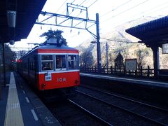 3回のスイッチバックを経て、宮ノ下駅で下車。
箱根登山鉄道は子供のころから数えるともう何回乗ったかわからないけど、
やっぱり楽し～♪
