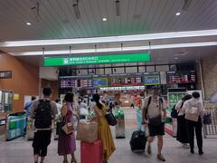 今回の旅は大宮駅からスタートです。
北陸新幹線に乗って長野に向かいます。
飛行機派なので新幹線はよくわからなかったのですが、今はSuicaに登録して新幹線に乗れると知ってびっくりしました。