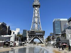 Hisaya-odori Parkの「ミズベヒロバ」にて。
着いたらちょうどミストが出てきて、しばしベンチに座ってベンチに座って休憩。
寒い日でしたが、天気よくて風がなかったので、ひなたぼっこが気持ちよかったです。
今回はMIRAI TOWERには入らなかったですが、ここもまた来たい場所ですね。