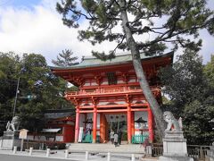 今宮神社の楼門です。