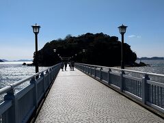 竹島に渡る竹島橋は、総延長387m。。
