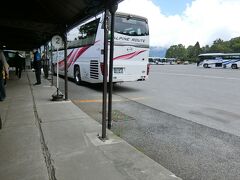 ケーブルカーの終点は美女平駅。ここから室堂まで50分の立山高原バスに乗り換え。
結構乗ります。