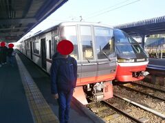  急行列車で約50分、河和駅に到着しました。