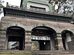 尾山神社です。
とても美しかったです。女性が好きそう…