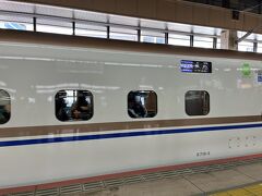 初めて乗る北陸新幹線。
金沢まで約二時間で着きます。