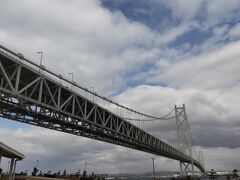 花さじきから１０分ほどで「道の駅淡路」に到着！
明石海峡大橋のほんとにたもとにあります(゜ロ゜)