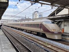 ので、私も撮ってみた。東武鉄道「けごん」号らしい