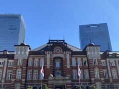 東京駅に到着。
天気が良いので、丸の内方面に出てみます。