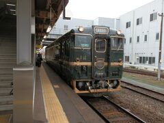 寿司職人が握る観光列車「べるもんた号」