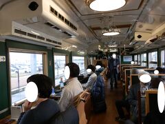 　観光列車「べるもんた」の列車内ではほろ酔い気分になれるお酒を販売しています。
「ぷち富山湾鮨セット」・富山湾の新鮮な海の幸を使った鮨5貫・氷見はとむぎ茶
　2,000円（税込み）
「ほろ酔いセット」・沿線4市のおつまみ（4種類）・沿線の地酒1杯1,500円（税　
　込み）
「飲み比べセット」・沿線の地酒（3種類）1,500円（税込み）