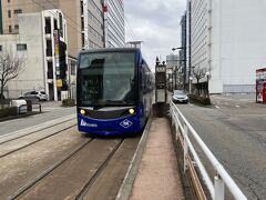 ■桜橋1317→東岩瀬1351
路面電車に乗りましょう。
海の方向に向かいます。