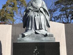 黎明館前にあった篤姫像（日本人初の国連難民高等弁務官になられた緒方貞子さんのような方だったのではないかと、勝手に想像しています）。

