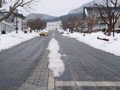 10:45
二十間坂 (*>ωﾉ[◎]ゝﾊﾟﾁﾘ

あと、雪で路面が見えないので横断歩道の位置が分かりずらいかも。
