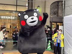 ●2023.2.25(土)

最終日は太宰府天満宮に行こうと思っていたんだけど、寝坊したこともあり、14時の飛行機に間に合わない可能性があるので諦めて博多市内を散策します。

博多駅に行くと「くまもん」が居た！
熊本の特産品フェアをやっていたので、お土産に熊本の焼酎を購入。