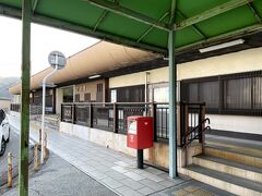 空港から30分ほどで竹原駅に到着です。
ここまでの信号も黄色点滅がほとんどで、ほぼほぼノンストップな感じでした。
電車は 1時間に 1本ほどしかないので少々時間が空いてしまいます。