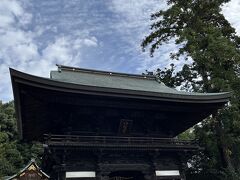 ツアーは昼からならので、午前中は自力で観光します。近江八幡駅前からバスに乗って日牟禮八幡宮へ。参拝してロープウェイに乗って、八幡山城に行くつもりです。