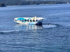 ブセナ海中公園へやって来ました。こちらのボートに乗船。