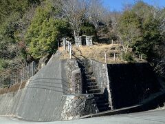 田平子峠
「行ったらもどらぬ赤木の城へ身捨てどころは田平子じゃ」
北山一揆で処刑された場所で供養碑が建ってます
