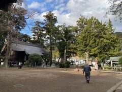 そこからすこし歩いて来宮神社。ここのトイレは使えました。かなりきれいになってます。神様ありがとう。