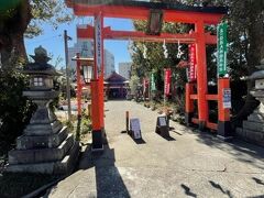 源九郎稲荷神社、日本三大稲荷の一つです