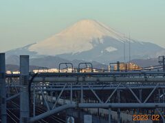 前日の荒天から絶好の出かけ日和となりました。

久しぶりの早朝の富士です。