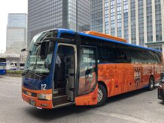 交通費を抑えるために高速バス「清水ライナー」を利用しました。
２千円代で東京まで移動できるなんて最高！
それに車内は乗車率５０％以下で伸び伸びと過ごせました。
フリーWi-Fi付き＆USB付きで超快適です！