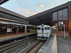 やがて「武雄温泉駅」に到着☆
ここは佐賀県。

なんだか武雄(たけお)って、人の名前みたいだな。笑
