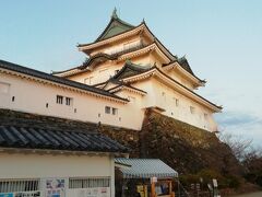 和歌山城です。さすがに、夕方6時は天守閣には登れませんでした。