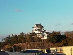 ズームしてみたら、伊賀上野城がはっきり移りました。
青空に白壁の城、映えます。