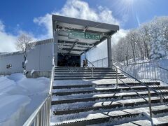 樹氷高原駅に到着！
ここでロープウェイを乗り換えて山頂駅へ。