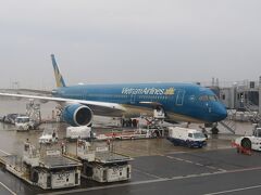 往路は、関空10：30発のVN331便。

この日の大阪は小雨だった。