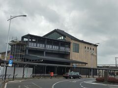 内原駅です
少し雨も雲が出て います 。水戸駅に着くと ぽつりぽつりと 雨が降ってきましたが 短時間 だったので買い物をしている間に止んでしまいました