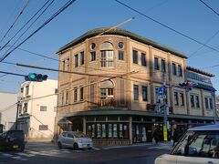 少し時間があったので、街中を散策しました。
昭和5年に建設された、石巻初の百貨店と言われる「旧観慶丸商店」です。
様々な商品が販売され、３階は食堂だったそうです。