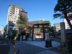 俗に「羽田空港」と呼ばれている東京国際空港に着いて、またそこから経つので、蒲田に宿を取りました。
これは、京急蒲田駅からすぐの蒲田八幡神社です。
