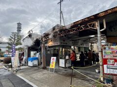 佐嘉神社の前にあるのが、
鶴乃堂本舗さん。

前回、佐賀訪問時の旅行記で雰囲気が良いと触れたら、
Hバリさんにおすすめされたので。