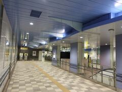 　最新鋭の地下鉄とあって、駅の内装は現代的。