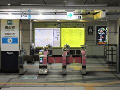 茅場町駅（東京都中央区日本橋茅場町）

東京メトロ日比谷線と東西線が乗り入れている駅です。
日比谷線で来ましたが、KABUTO ONEの最寄り出口は11番で、かなり歩きました。階段で反対のホームに出なくてはいけなかったので、結構時間がかかりました。
でも、地下通路だけでKABUTO ONEのビル内に出られたので、雨の時は便利です。