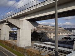 宇品工場
西端は広島港の一部で、素材受入と完成車の輸送が行われます。６０００台を積める自動車輸送船が停泊できる岸壁です。臨海部には自前の発電所等があります。