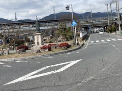 駅横には公園があり、最澄の銅像。
何した人でしたっけ？