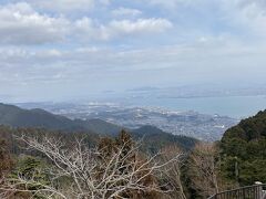 駅前に展望台があり、琵琶湖の景色