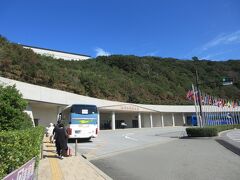 バスに乗って約２０分くらいで大塚国際美術館に到着。スーツケースをコインロッカーに預けて身軽になりました。